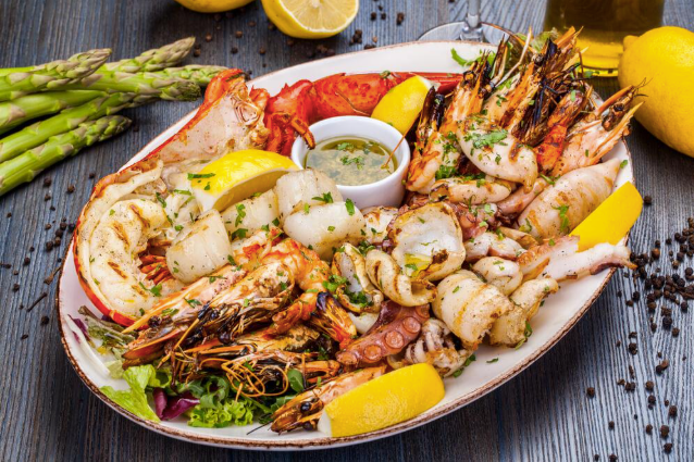 How Can You Find the Best Seafood Dining Experiences by the Coast?